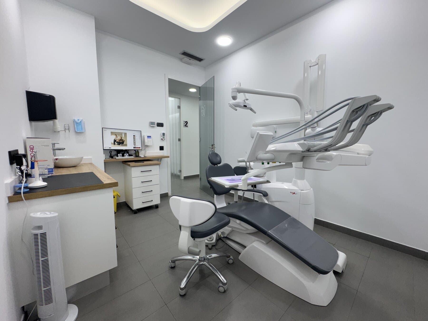 Gabinete dental preparado para una primera visita