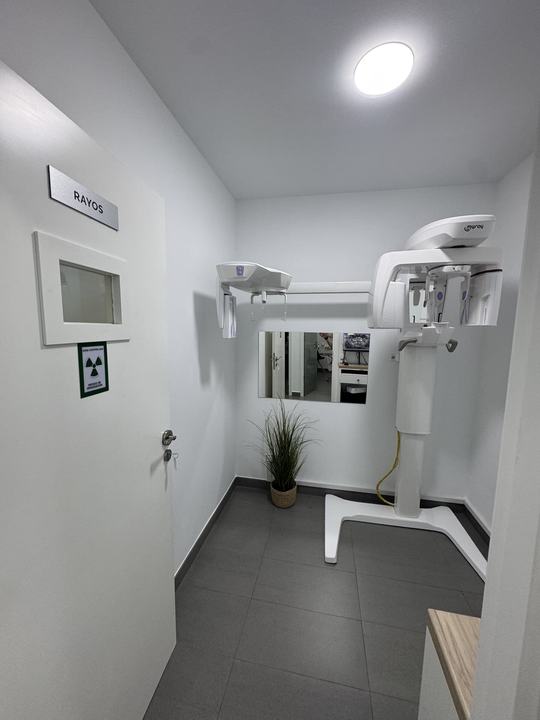 Equipo de radiología dental de la clínica